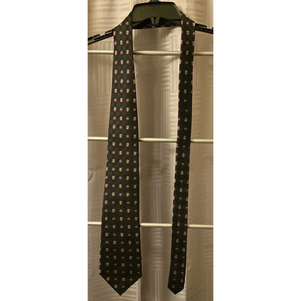 Hallmark Holiday‎ Traditions Christmas Ornaments Neck Tie Black with Green & Red